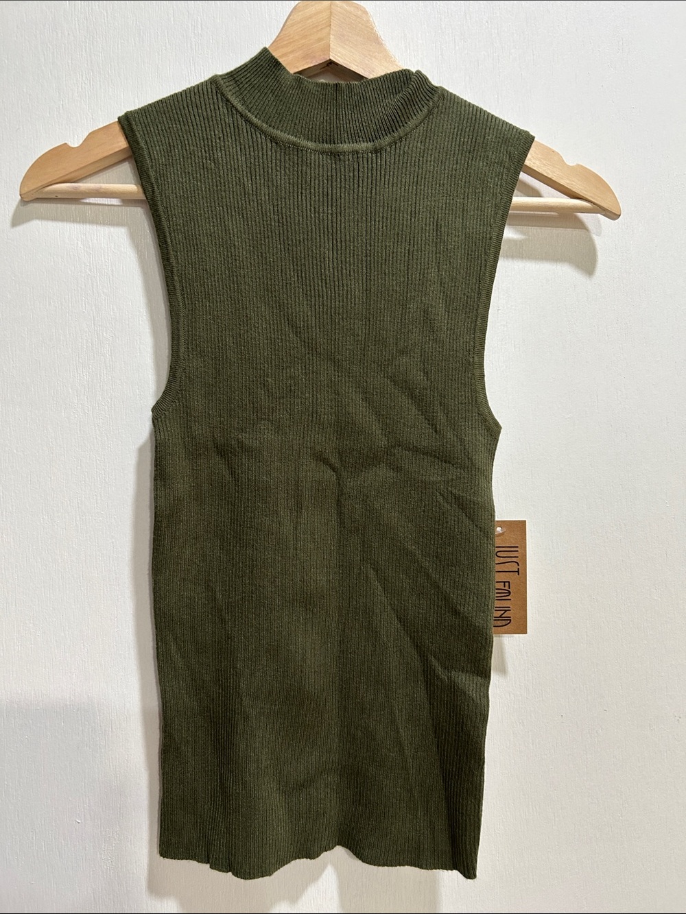 Just Found Women’s Olive Green Sleeveless Ribbed Knit Top Sz Small New